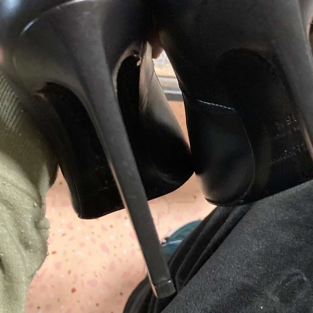 Saint Laurent Black Heeled Pumps - Picture 8 of 13